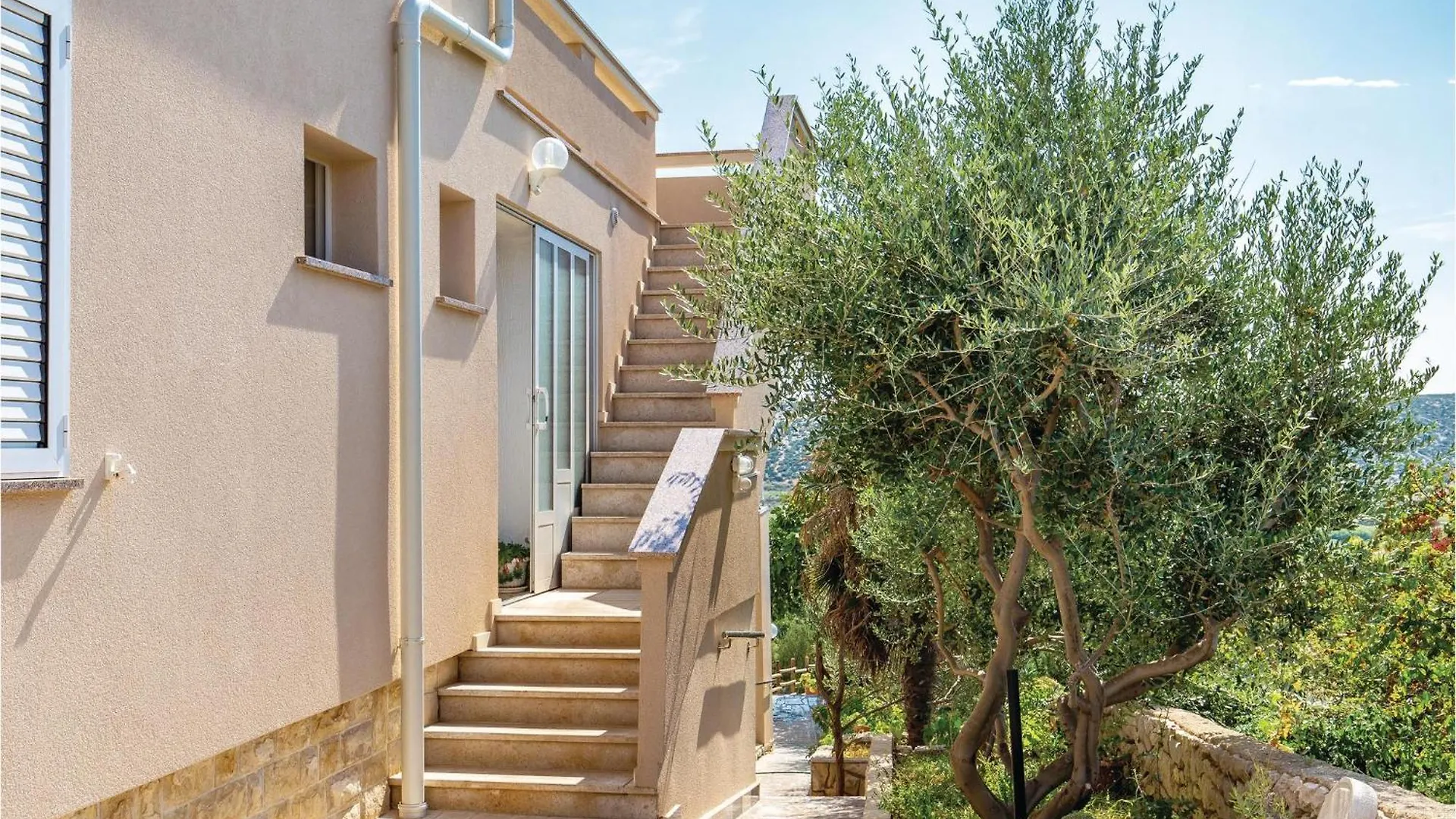 Gorgeous Apartment In Kolan With House Sea View